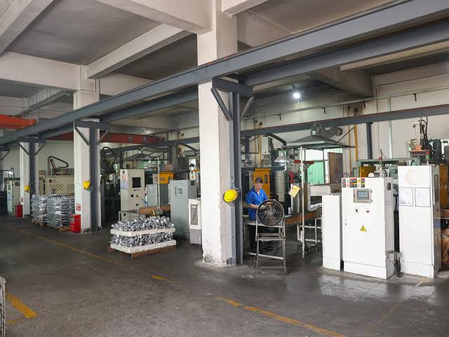 <h1>3 Things You Need to Know About Working with a Metal Parts Manufacturer</h1>